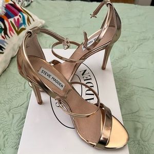 Steve Madden sz. 7.5 sheena heels in rose gold.